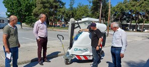 Ελασσόνα: Σε νέα εποχή η υπηρεσία καθαριότητας - Νέα αυτοκινούμενη ηλεκτρική σκούπα πεζού χειριστή