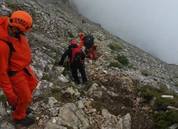 Σε εξέλιξη δύσκολη επιχείρηση διάσωσης δύο ορειβατών στον Ολυμπο