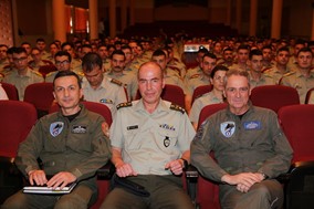 Σπουδαστές της Στρατιωτικής Σχολής Ευελπίδων στο ΑΤΑ (φωτο)