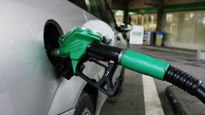 Fuel Pass: Στα 80 ευρώ η επιδότηση στη βενζίνη