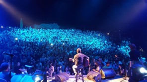 Πλήθος κόσμου στη συναυλία του Σωκράτη Μάλαμα στο Συκούριο (Εικόνες)