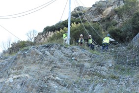 Φράχτης προστασίας από βραχοπτώσεις στο δρόμο Λάρισας- Σπηλιάς 