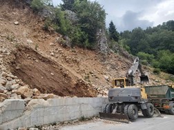 Ξεκίνησαν τα έργα ανακατασκευής του δρόμου Καρύτσα – Σπηλιά (φωτο)
