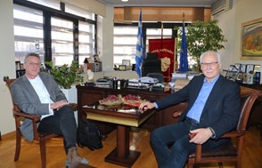 Στο Δημαρχείο της Λάρισας ο ευρωβουλευτής του ΣΥΡΙΖΑ ΠΣ Κ. Αρβανίτης