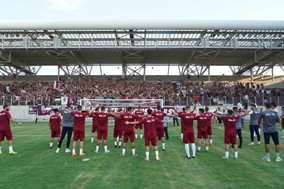 Οι "βυσσινί" επέστρεψαν στο AEL FC ARENA - Βροντερό "παρών" από τον κόσμο στην πρώτη προπόνηση