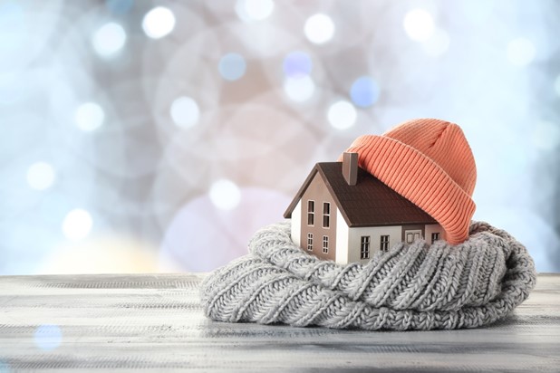 Οι 10 τρόποι για να διατηρήσετε το σπίτι σας ζεστό (και να εξοικονομήσετε χρήματα) αυτόν τον χειμώνα